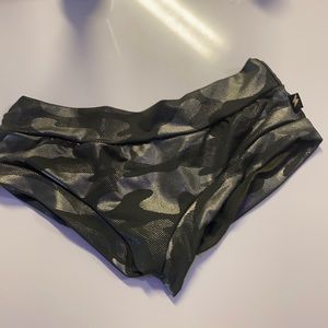 Cleo the hurricane Camo pole shorts